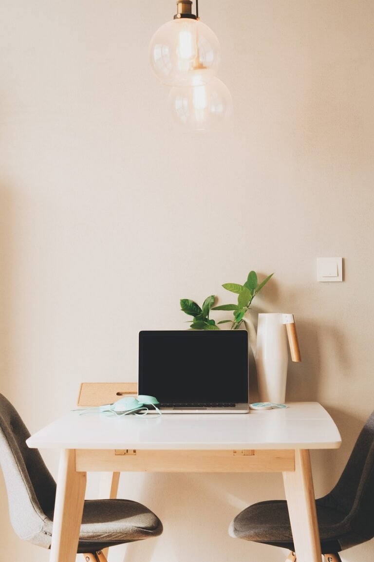 Top 5 Compact Study Desks for Small Rooms